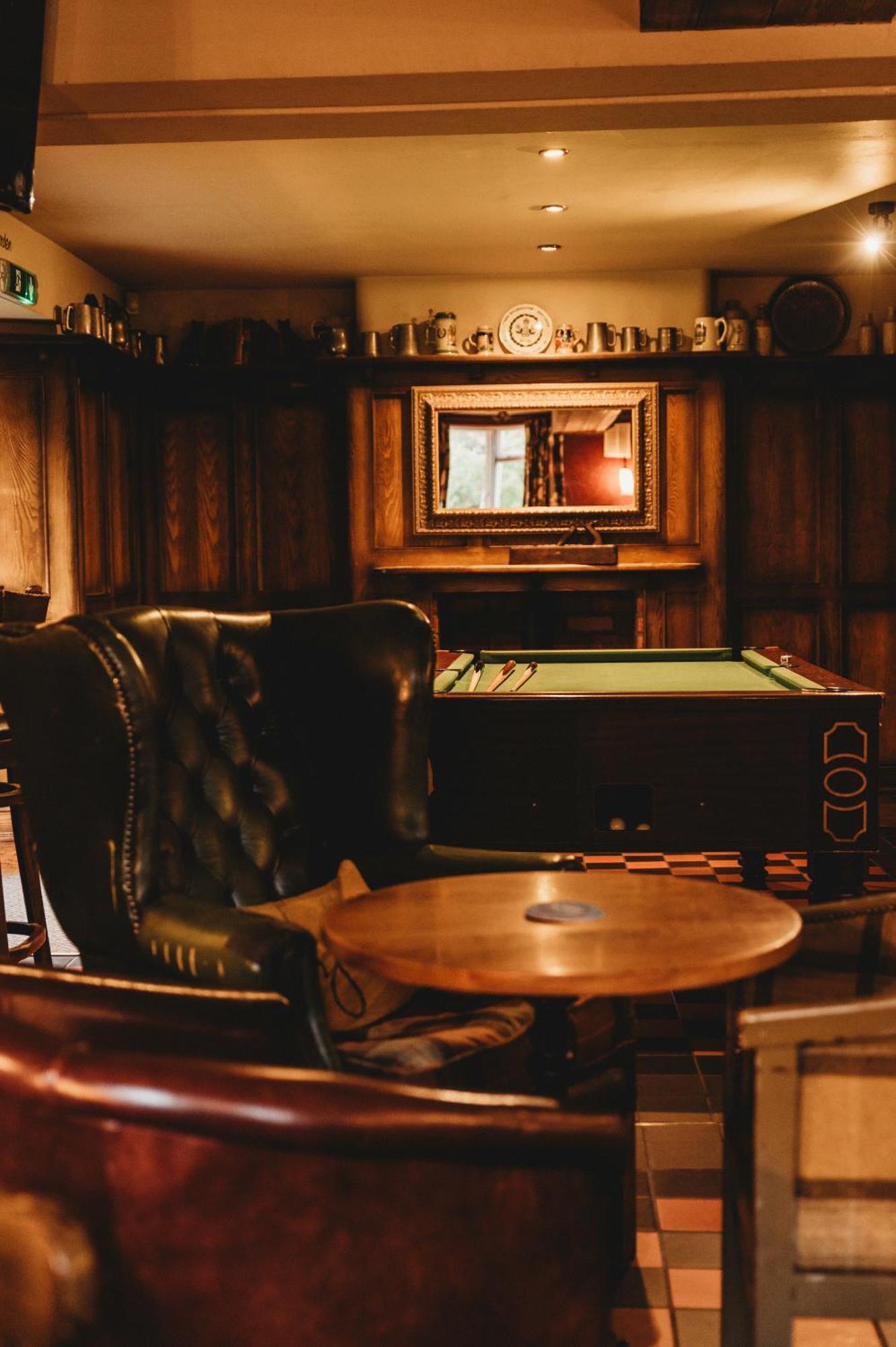 The White Lion Inn Окем Екстериор снимка